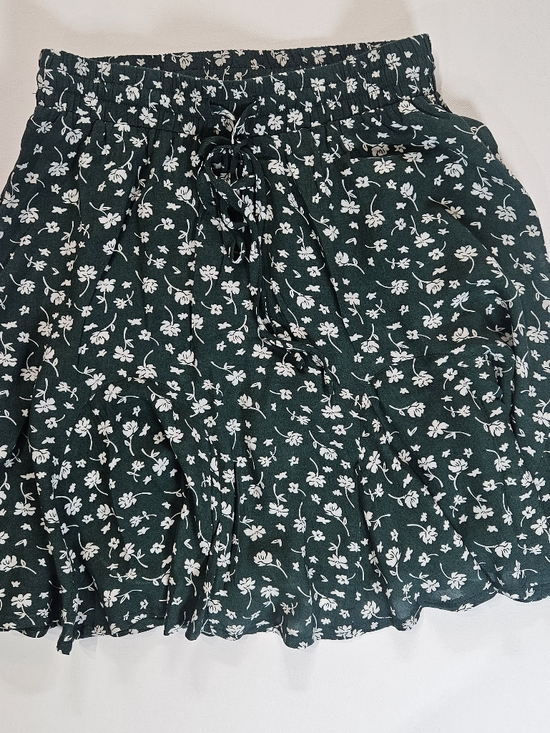 Princess Polly Dresses & Skirts - Princess Polly Mini Skirt Womens Size 2 Green‎ White Floral Y2k Cottagecore